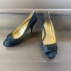 🌞 3 for $15 Nine West Black Satin open Toe Heels/ woman’s size 7.5 👠